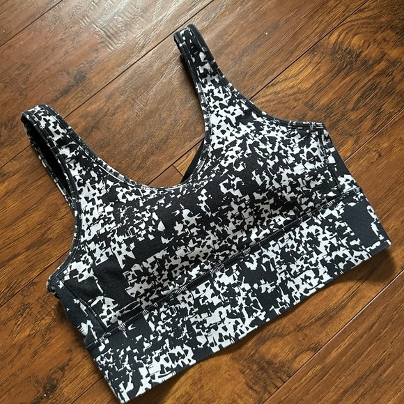 Under Armour Low Impact Sports Bra in size Small - Picture 3 of 5